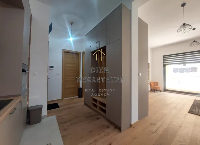 Izdavanje, jednosoban stan, 58m², Škaljari, Kotor