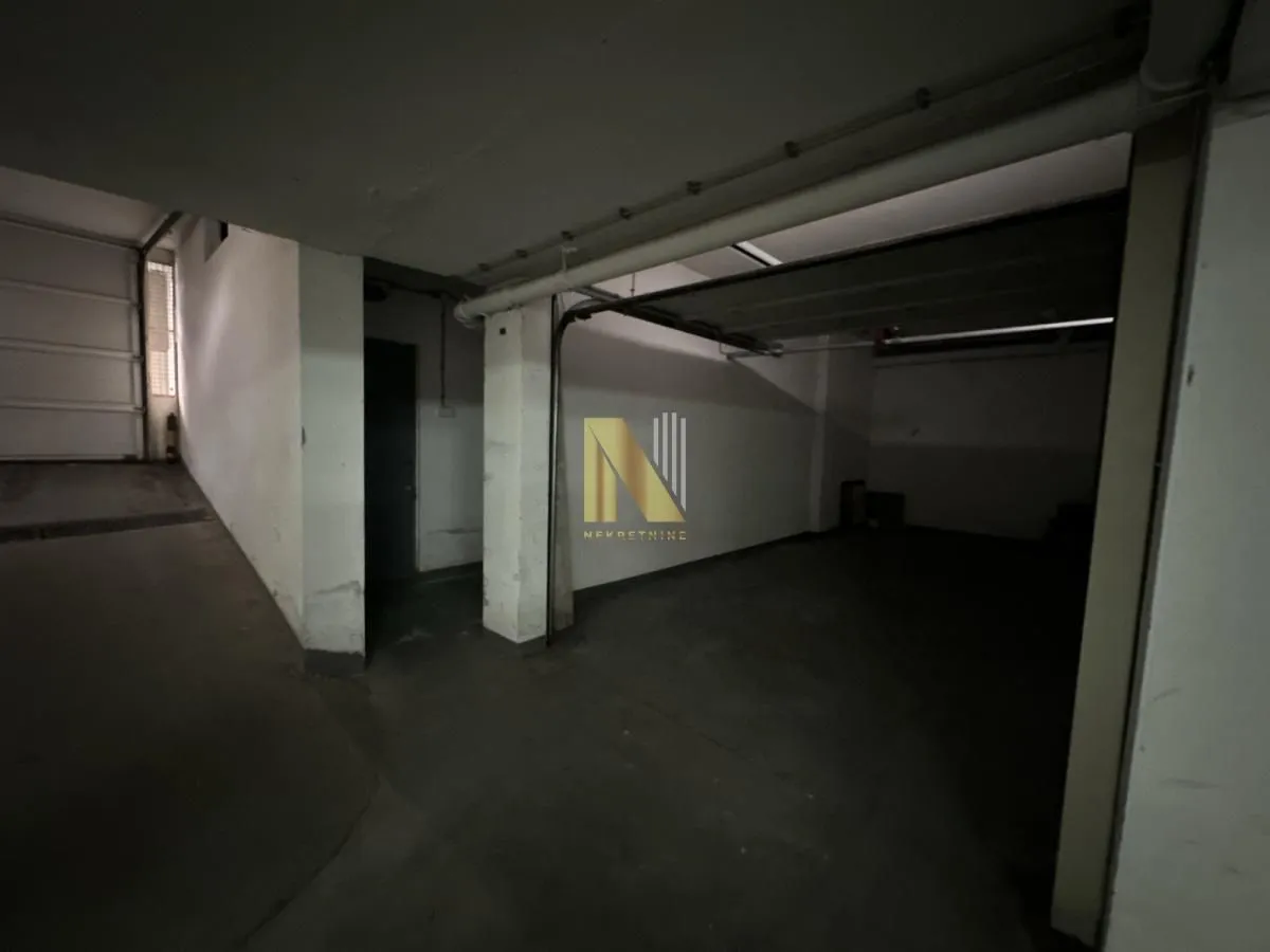 Prodaja, četvorosoban stan, 110m², Socijalno, Novi Sad Sve Podlokacije