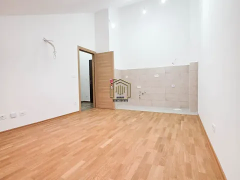 Prodaja, jednosoban stan, 40m², Stari Aerodrom, Podgorica - image 2