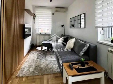 Izdavanje, stan, 40m², Šumice, Beograd - image 1