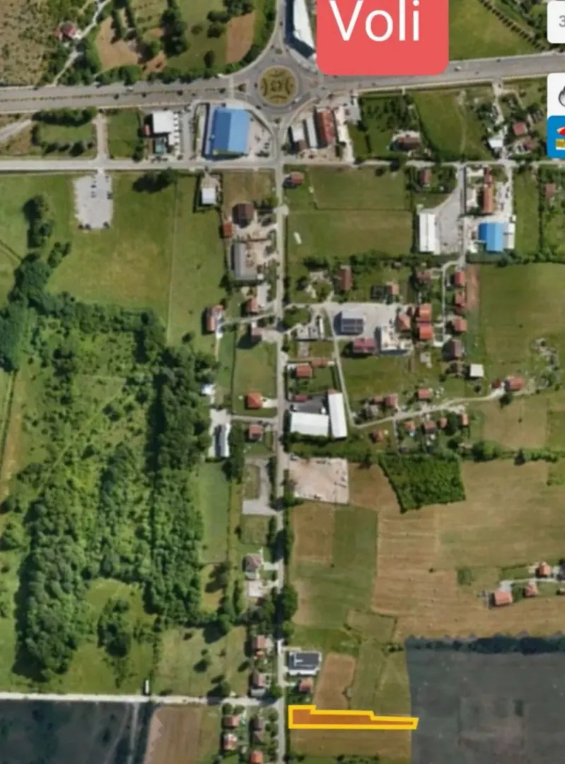 Satelitski snimak terena sa označenom lokacijom parcele.