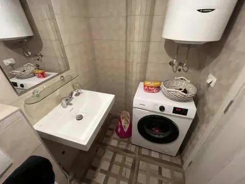 Rent, one bedroom apartment, 42m², Budva, Crna Gora - image 16