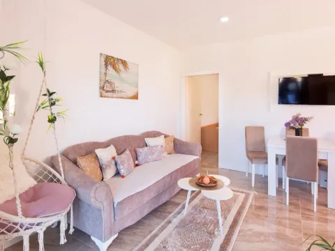 Izdavanje,  kuća, 45m2, Radanovići, Kotor