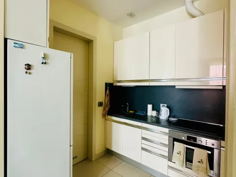 Izdavanje, jednosoban stan, 70m², Centar, Budva - image 4