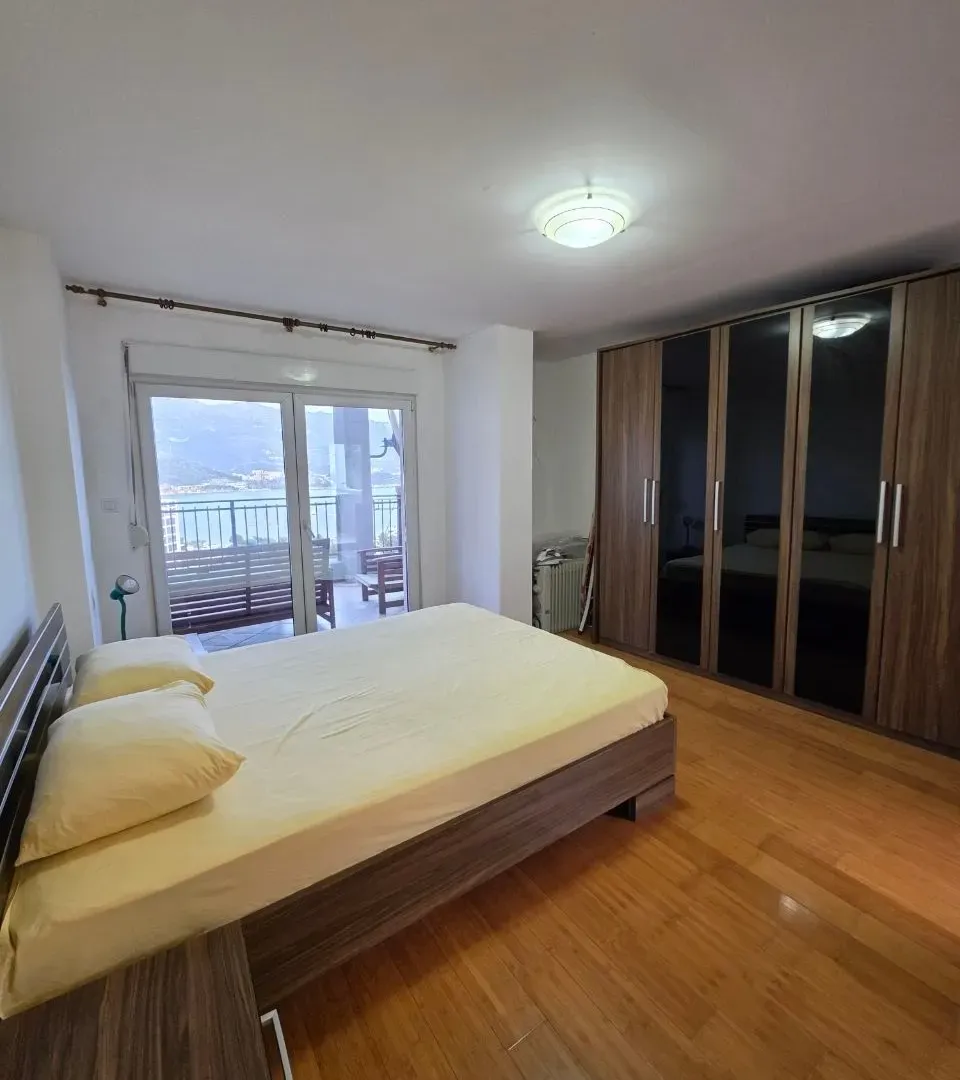 Izdavanje, dvosoban stan, 95m², Gospoština, Budva
