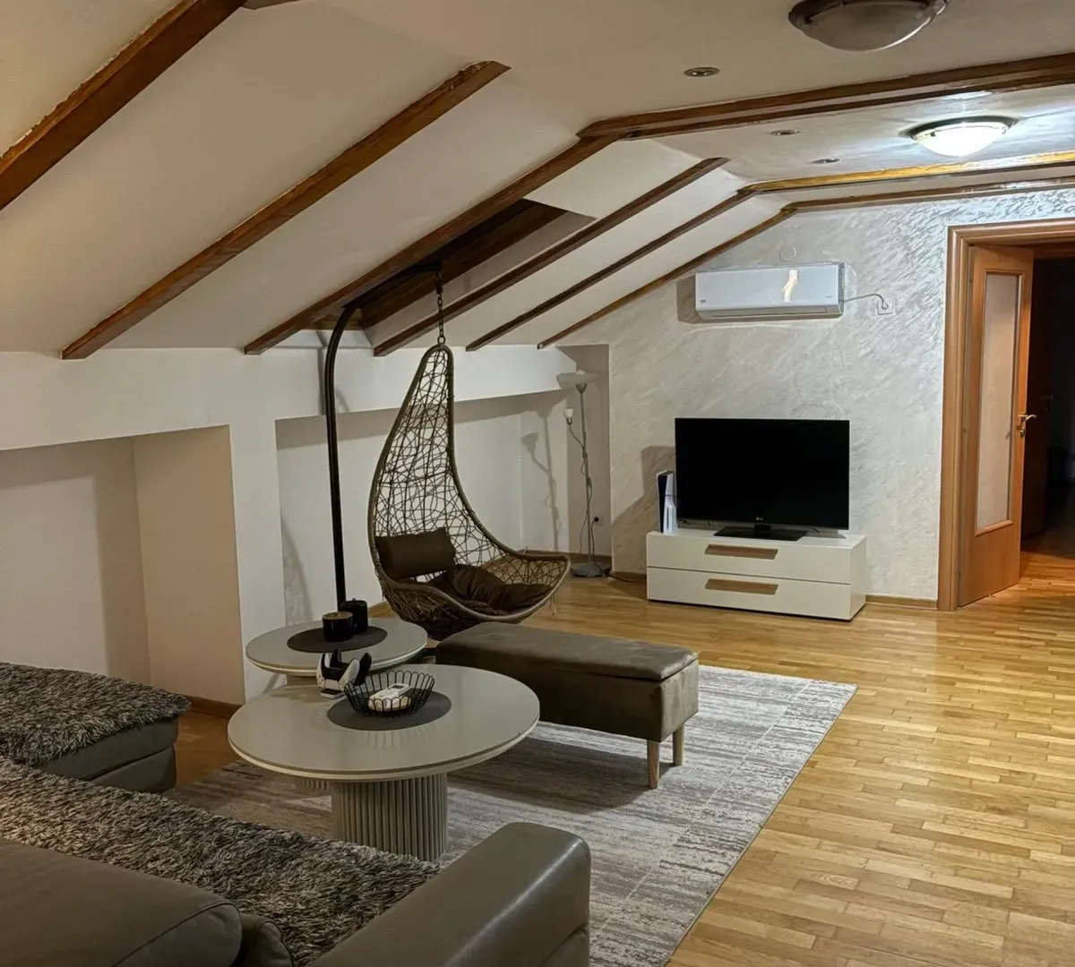 Izdavanje, stan, 103m², Podgorica, Crna Gora