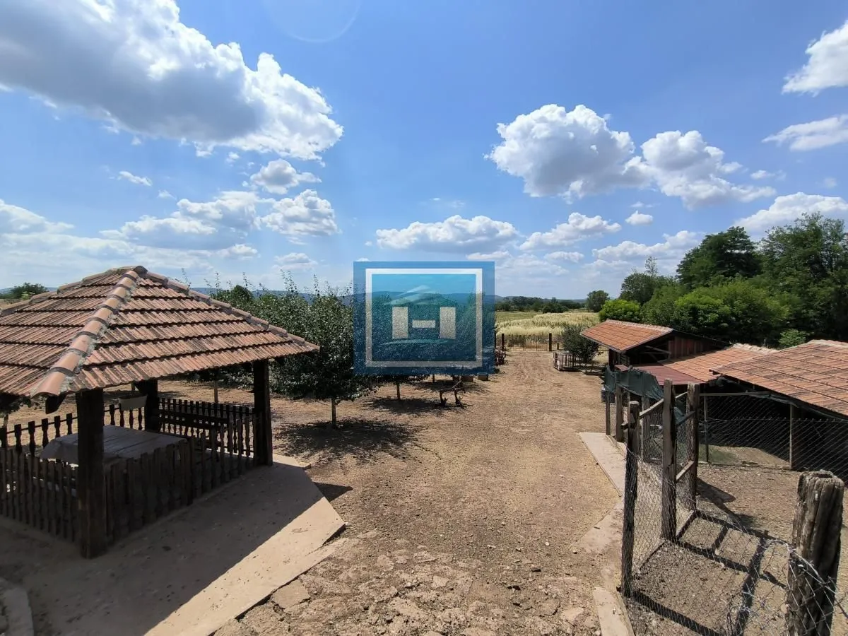 Sale, house, 250m², Ćuprija, Srbija
