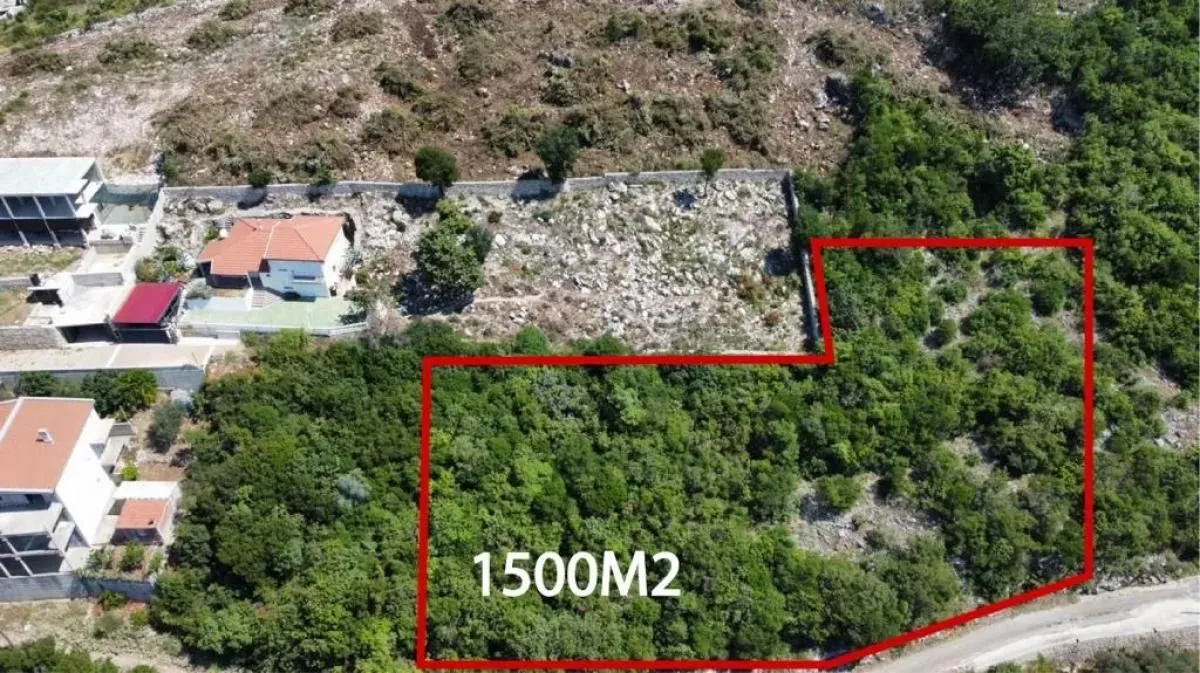 Pogled iz vazduha na plac površine 1500 kvadratnih metara.