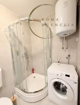 Kupatilo sa tuš kabinom, bojlerom i veš mašinom. - image 8