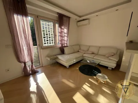 Izdavanje, jednosoban stan, 40m2, Kalenić Pijaca, Vračar, Beograd Izdavanje, jednosoban stan, 40m2, Kalenić Pijaca, Vračar, Beograd