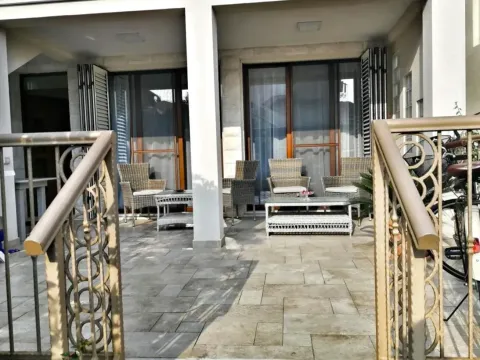 Izdavanje, stan, 70m², Tivat, Crna Gora - image 2