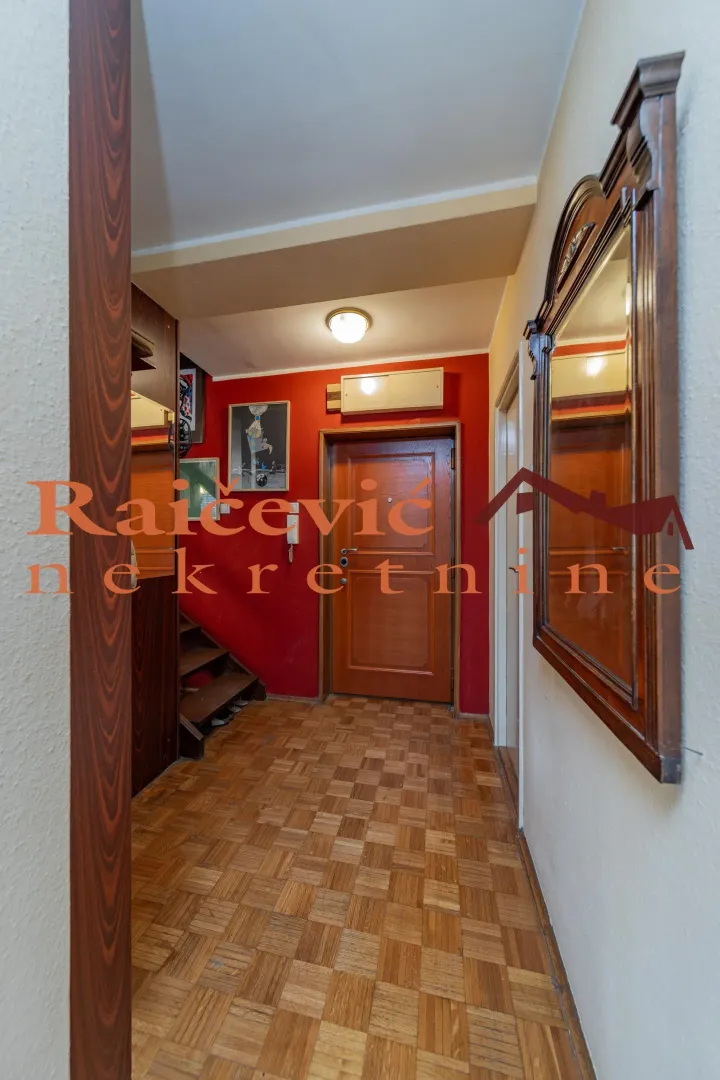 Prodaja, trosoban stan, 97m², Vračar, Šid