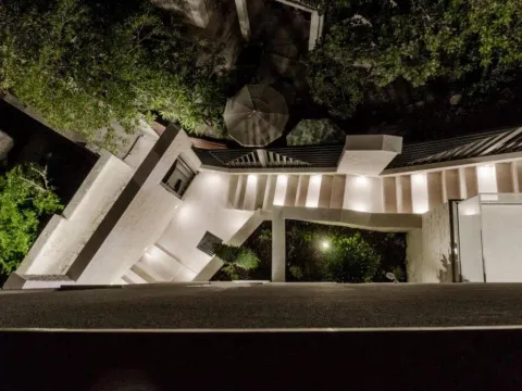 Sale, house, 285m², Perazića do, Budva - image 12