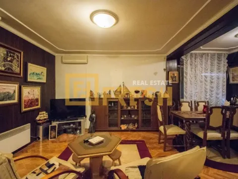 Sale, house, 300m², Dalmatinska ulica, Podgorica - image 11