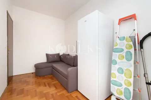 Rent, three bedroom apartment, 93m², City Kvart, Podgorica - image 11
