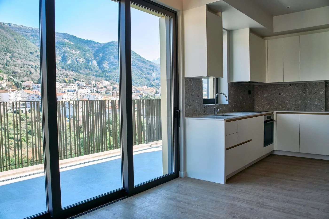 Prodaja, dvosoban stan, 102m², Tivat, Crna Gora