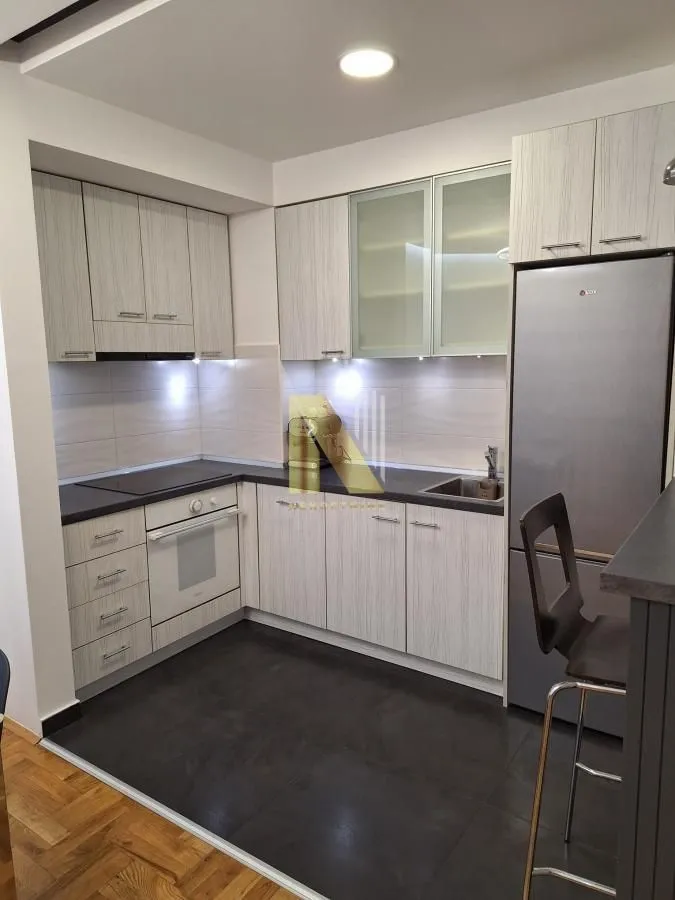 Izdavanje, dvosoban stan, 62m², Adamovićevo Naselje, Novi Sad Sve Podlokacije