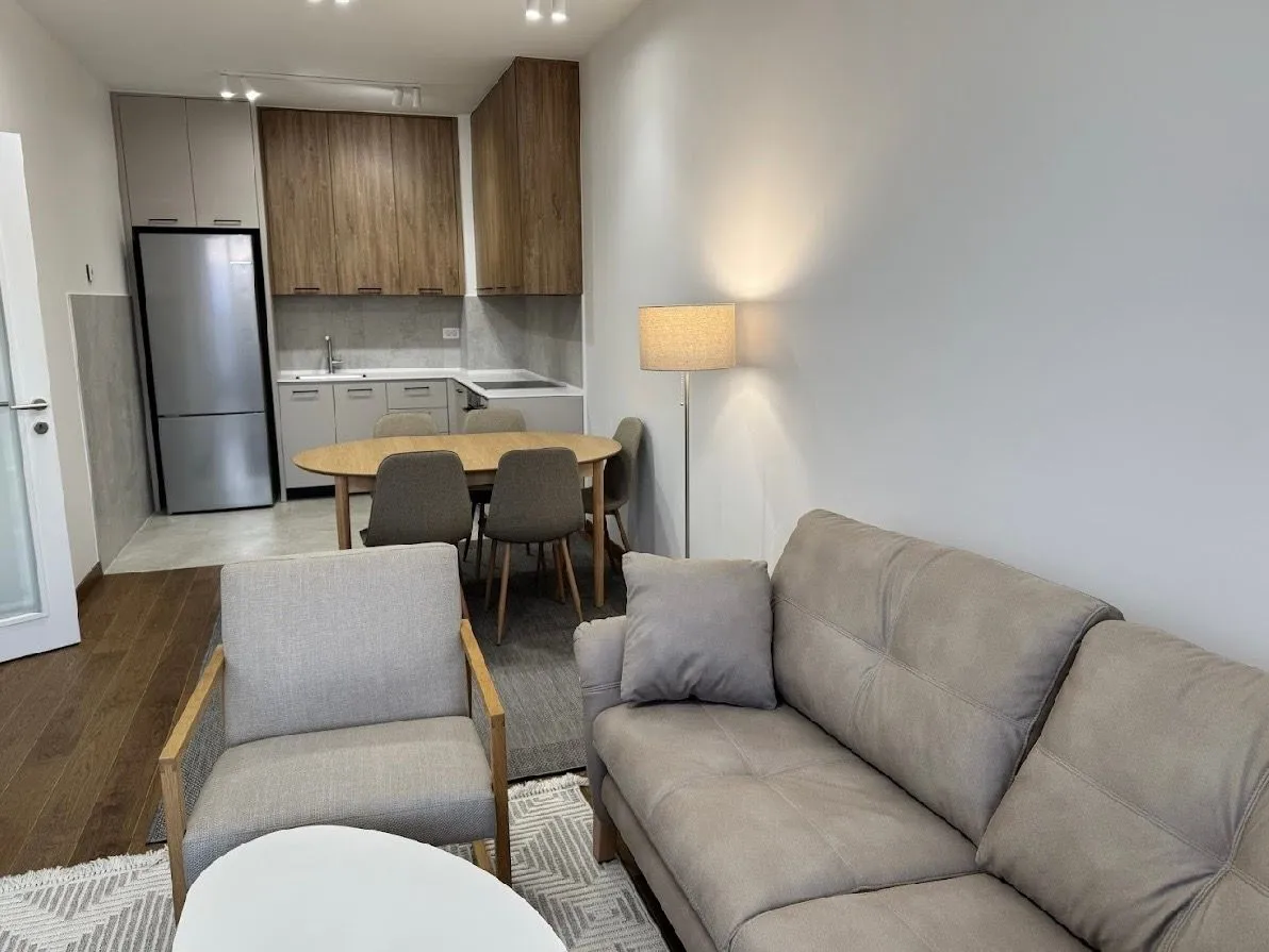 Izdavanje, trosoban stan, 96m², Tološka šuma, Podgorica