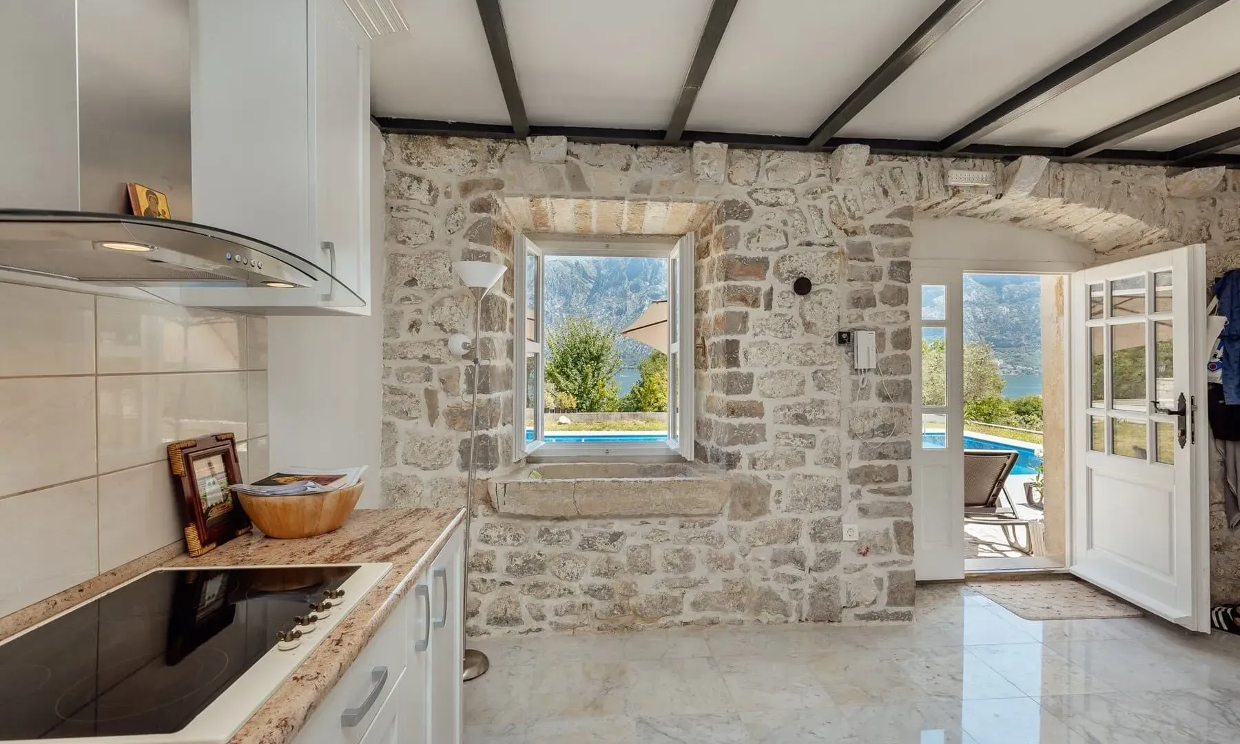 Sale, house, 800m², Prčanj, Kotor