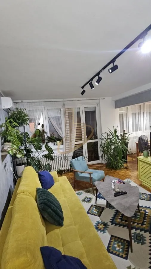 Prodaja, dvosoban stan, 52m², Centar, Novi Sad