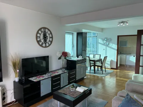 Izdavanje, dvosoban stan, 85m², Centar, Budva - image 4