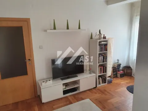 Izdavanje, trosoban stan, 60m², Centar, Novi Sad - image 2