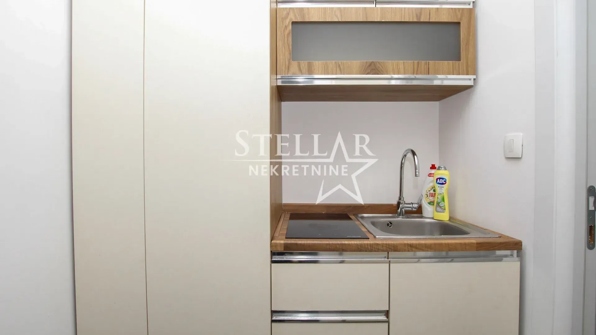 Rent, office space, 54m², Central Point, Podgorica