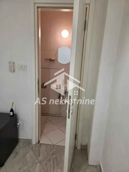 Sale, office space, 20m², Savski Venac, Beograd