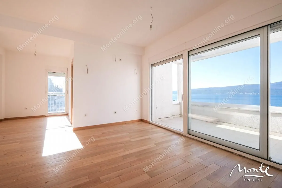 Prodaja, dvosoban stan, 66m², Tivat, Crna Gora