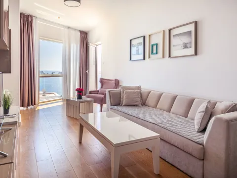 Izdavanje, jednosoban stan, 77m², Tre Canne, Budva - image 2