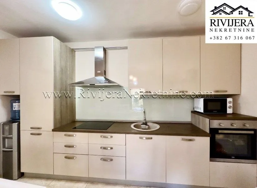 Prodaja, dvosoban stan, 92m², Dobrota, Kotor