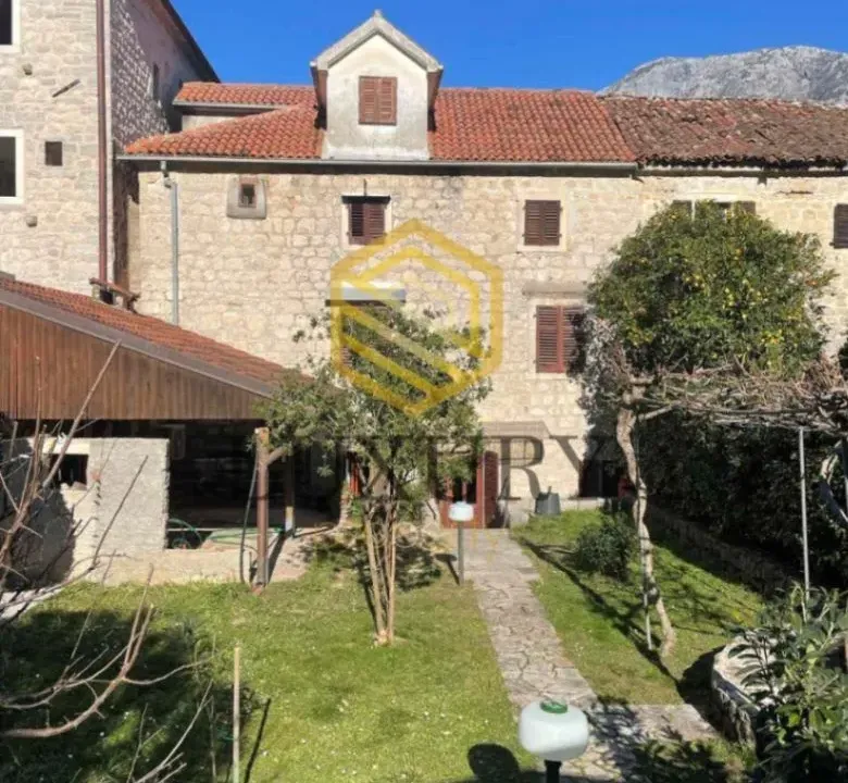 Prodaja, kuća, 230m², Prčanj, Kotor