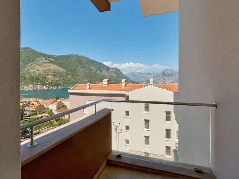 Sale, three bedroom apartment, 62m², Dobrota, Kotor - image 13