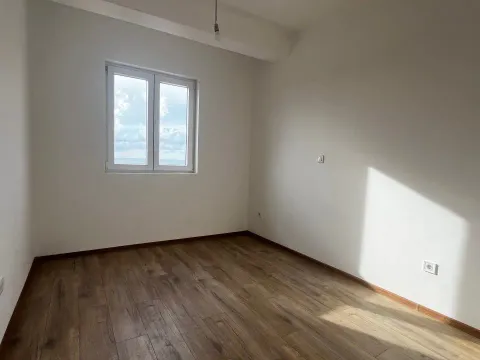 Sale, two bedroom apartment, 54m², Petrovac, Budva - image 4