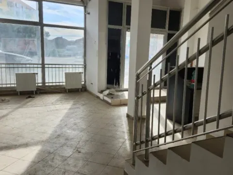 Izdavanje, poslovni prostor, 450m², Novi Sad, Srbija - image 13