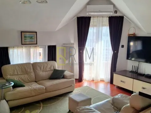 Prodaja, trosoban stan, 87m², Stari Aerodrom, Podgorica - image 1