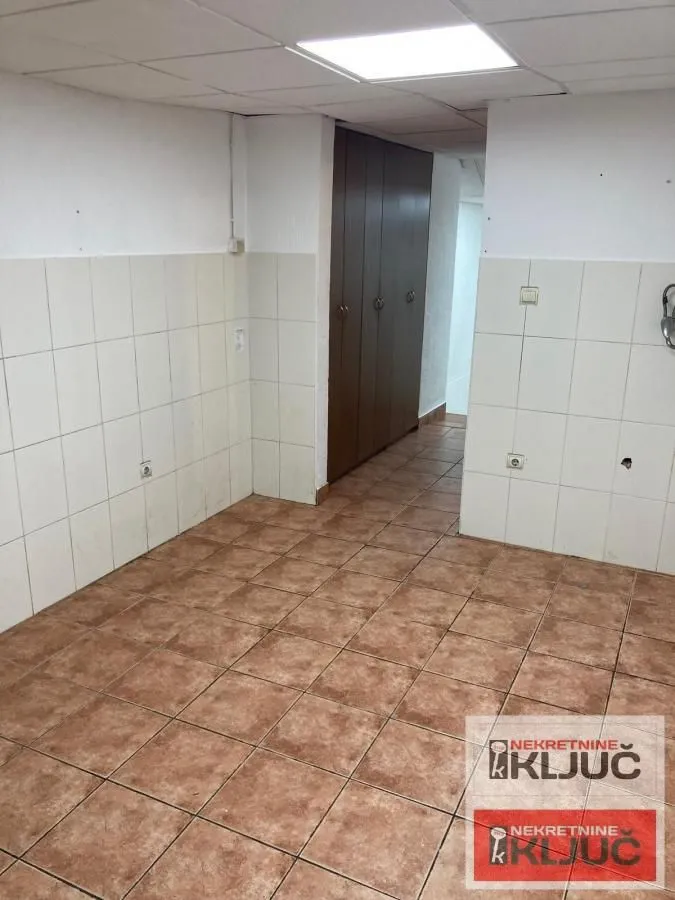 Rent, office space, 38m², Cara Dušana, Novi Sad Sve Podlokacije