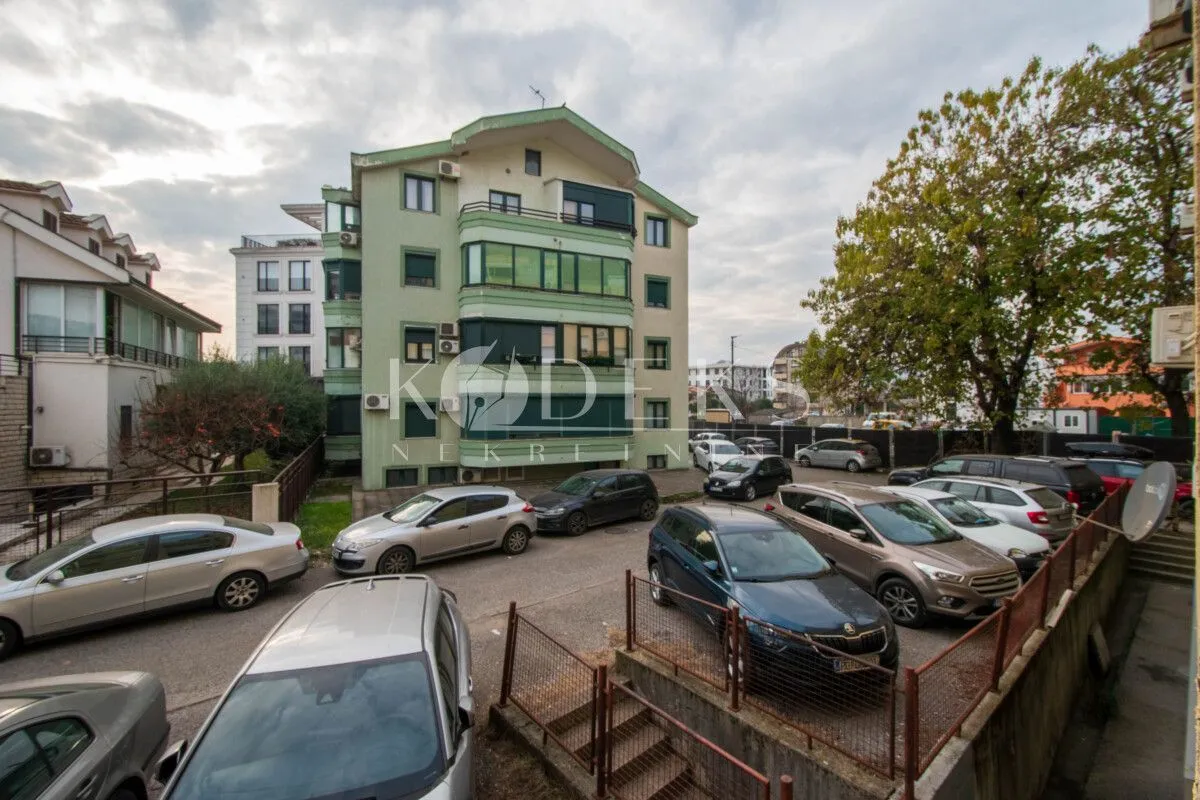 Rent, three bedroom apartment, 98m², City Kvart, Podgorica