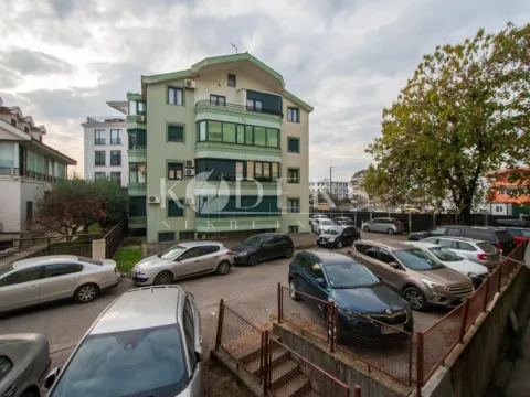 Izdavanje, trosoban stan, 98m², City Kvart, Podgorica - image 16