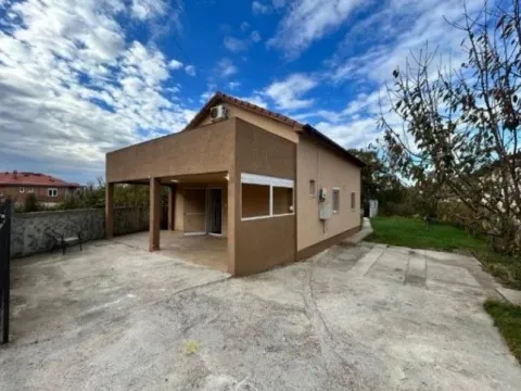 Izdavanje, kuća, 100m², Masline, Podgorica
