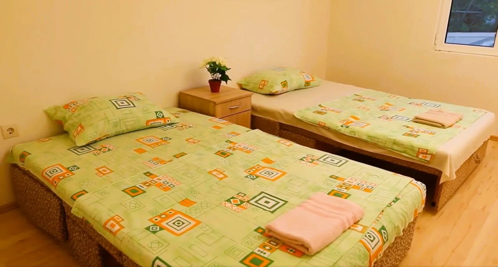 Izdavanje, kuća, 382m², Krimovica, Kotor