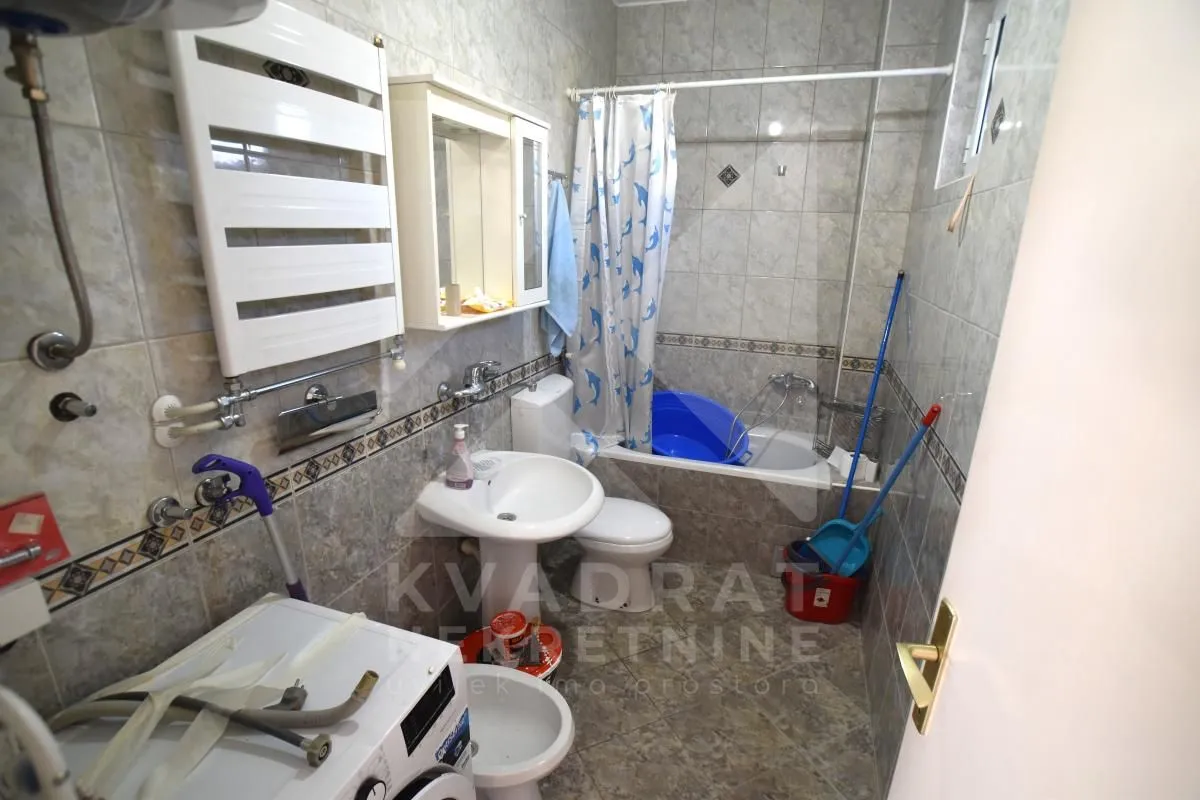 Rent, office space, 100m², Zlatica, Podgorica