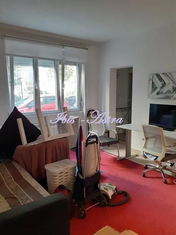 Izdavanje, trosoban stan, 59m², Vračar Centar, Vračar Sve Podlokacije