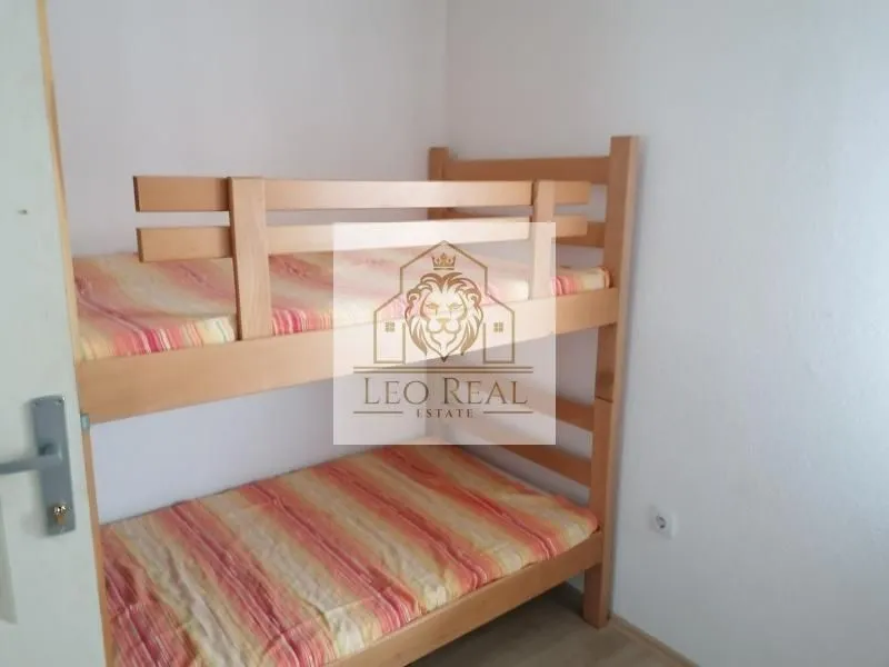 Izdavanje, stan, 180m², Radiofar, Surčin