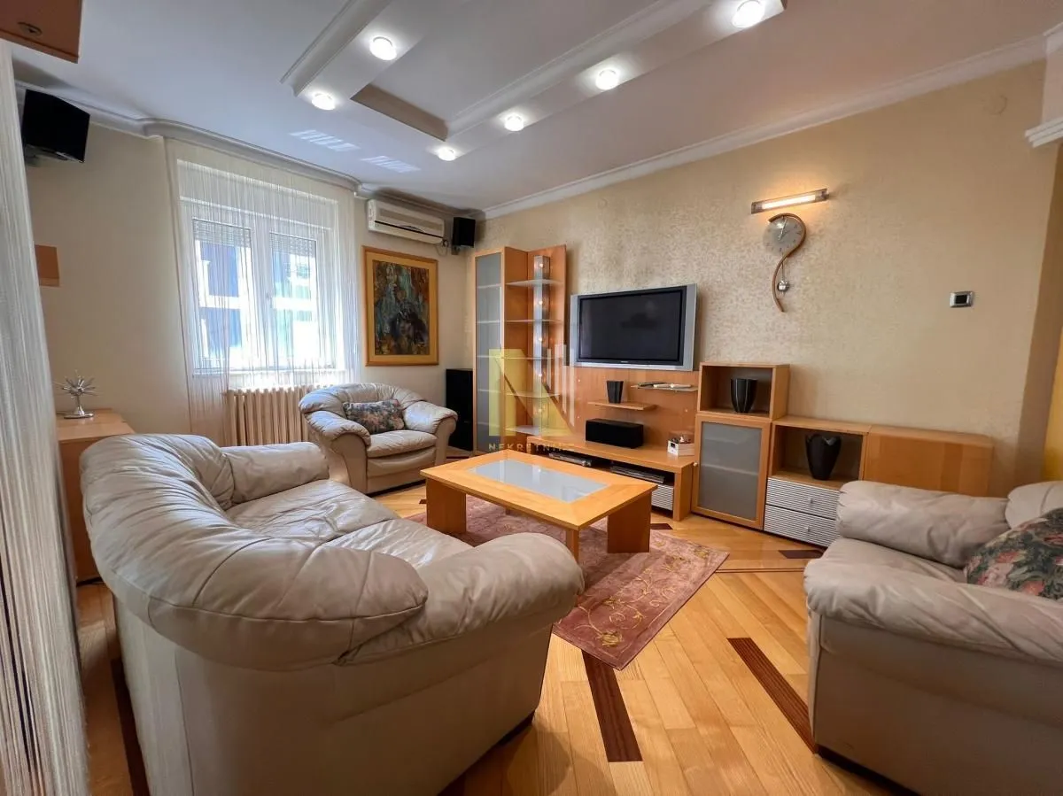 Izdavanje, četvorosoban stan, 148m², Stari grad, Novi Sad