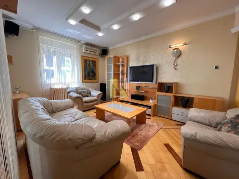 Izdavanje, četvorosoban stan, 148m², Stari grad, Novi Sad - image 2