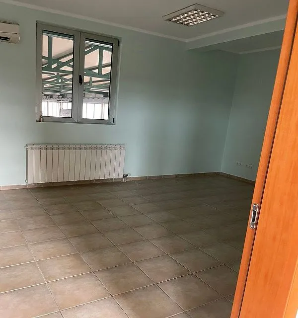 Rent, office space, 2600m², Stara Pazova, Srbija
