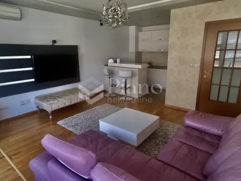 Izdavanje, dvosoban stan, 75m², City Kvart, Podgorica - image 1
