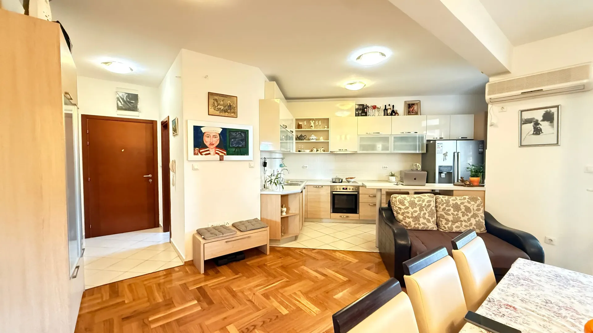 Sale, three bedroom apartment, 85m², Soho City, Bar