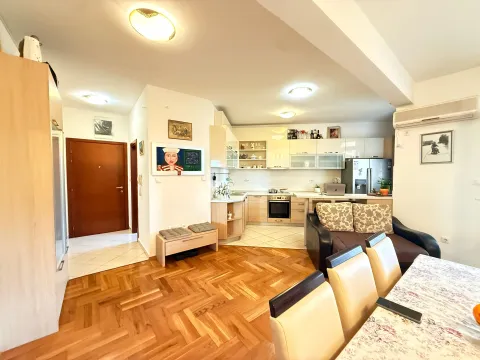 Prodaja, četvorosoban stan, 85m², Soho City, Bar - image 11